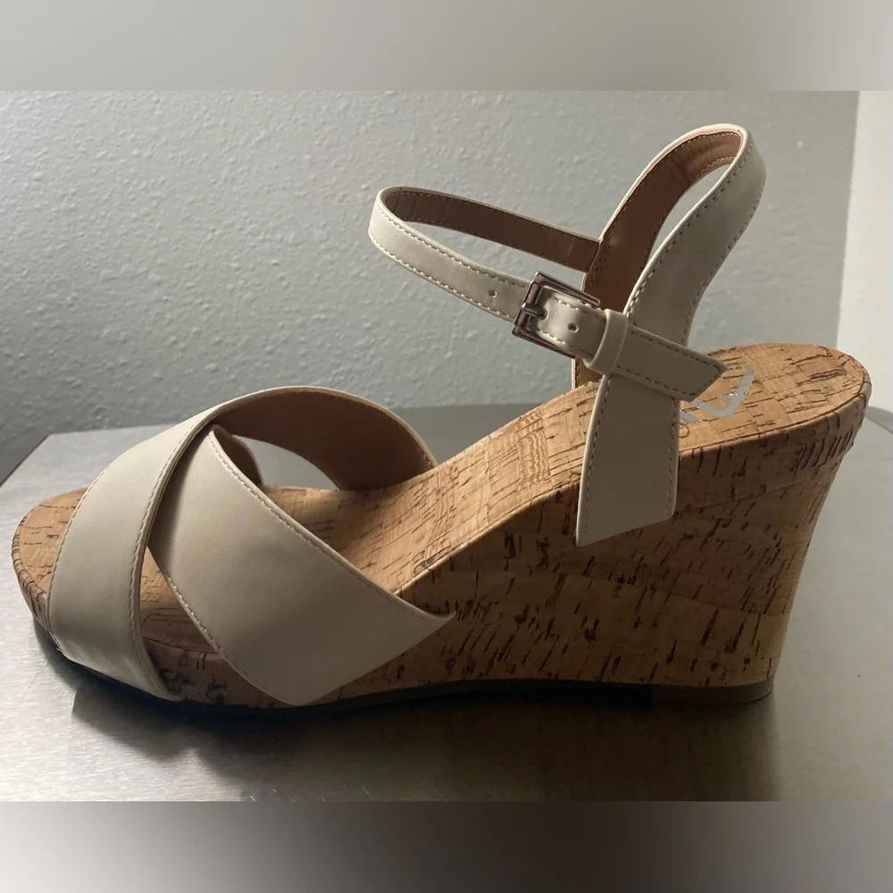 AEROSOLES Women's Tan Wedge Sandals